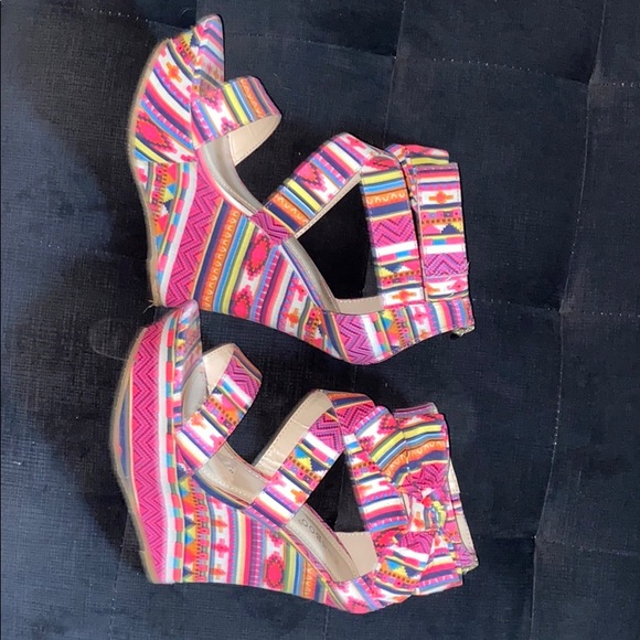 Bright color tribal print beauties - Picture 1 of 2